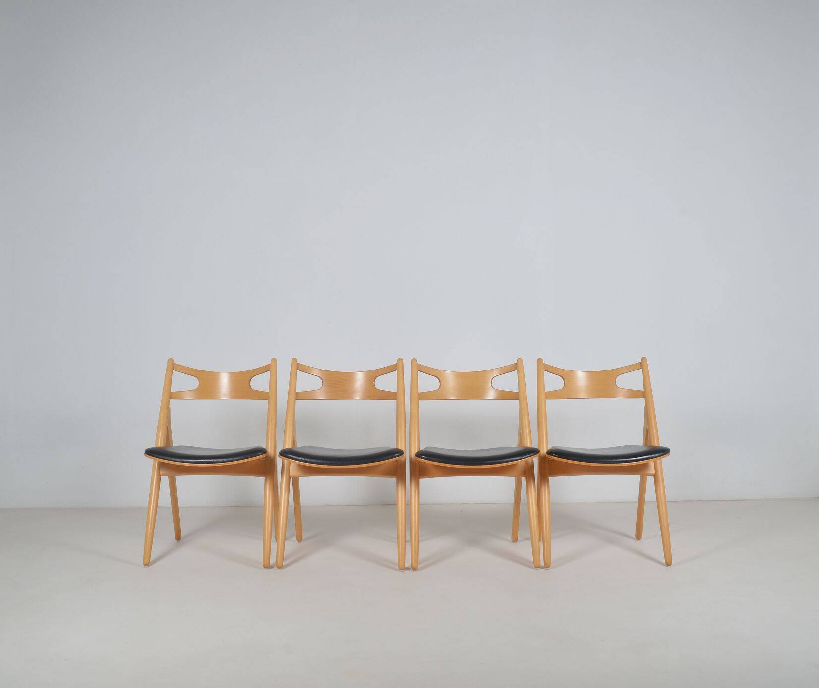Set CH-29 Sawbuck chairs designed by Hans Wegner for Carl Hansen & Son
