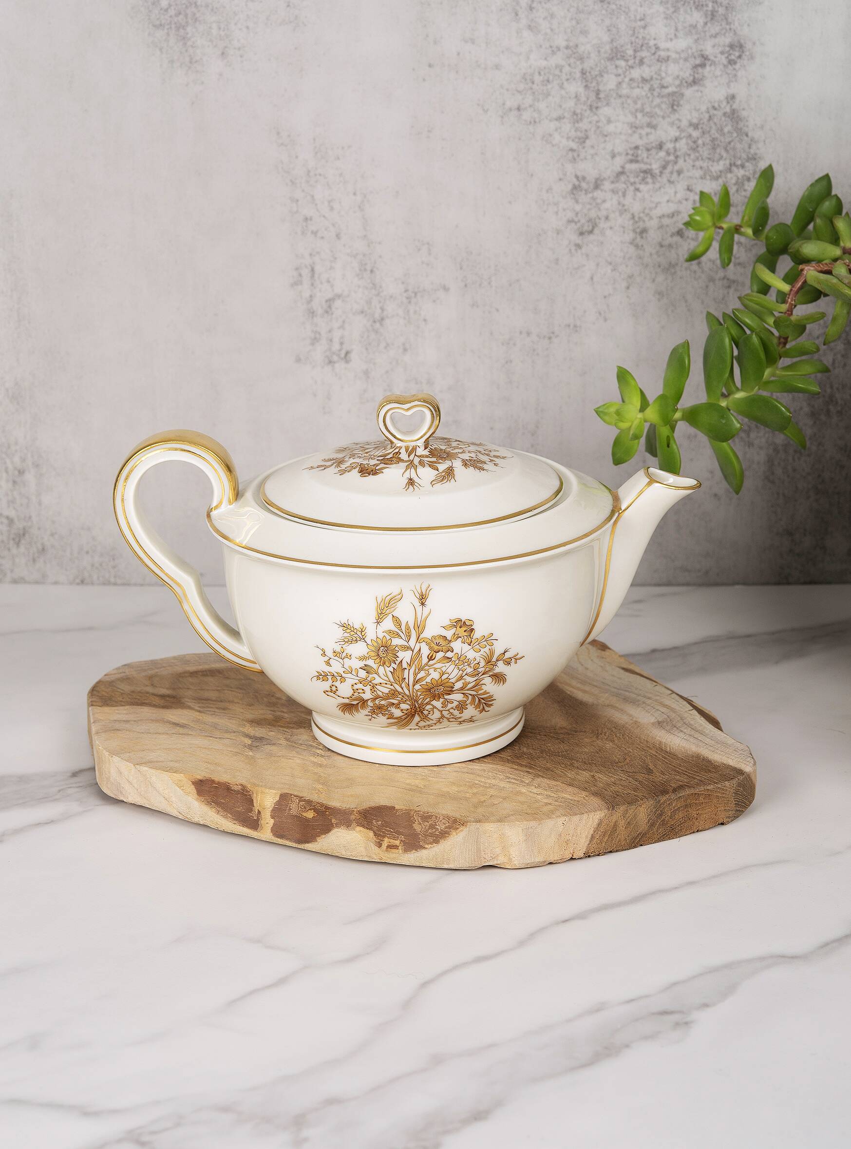 Porcelain tea service by Théodore Haviland, gilded patterns.