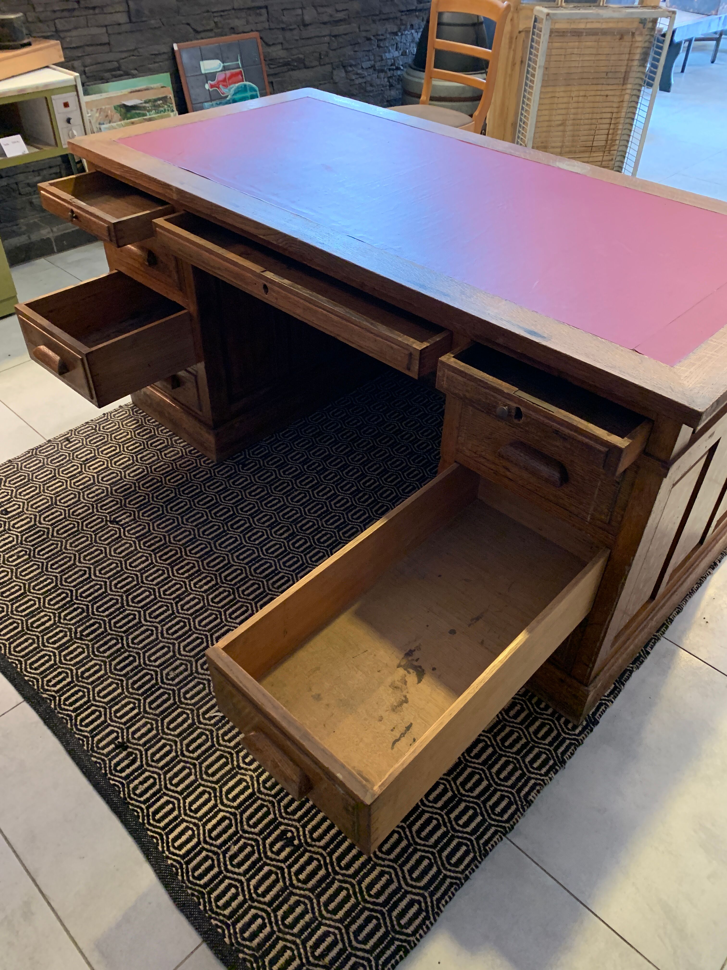 Double-sided desk