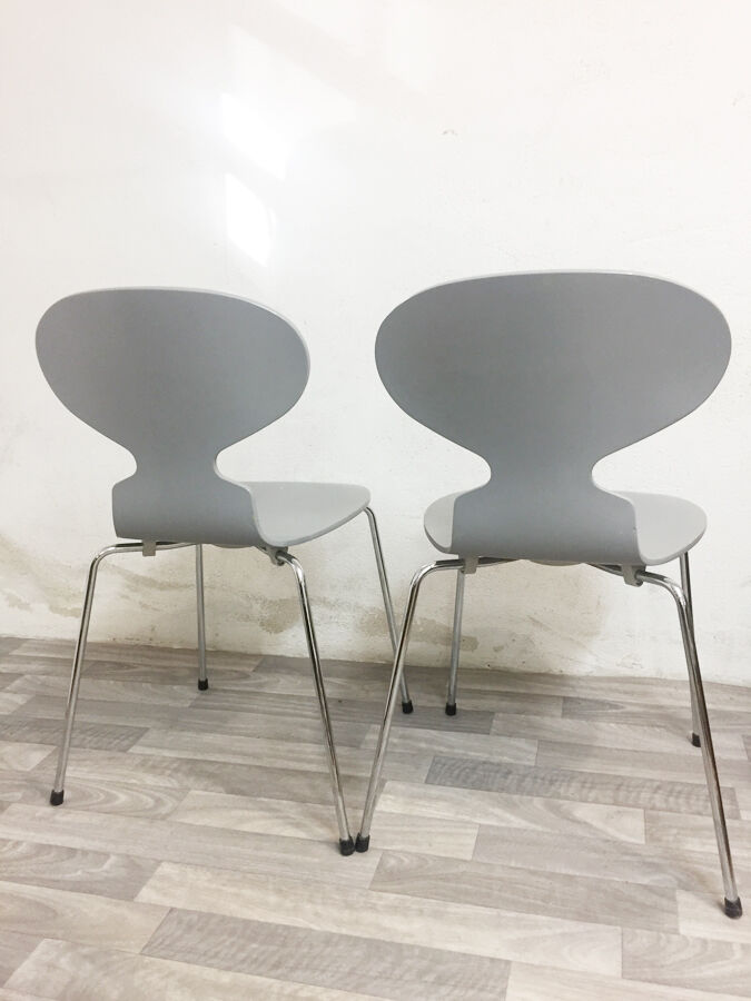 2 chaises "fourmi" Jacobsen, ed. Fritz Hansen, 2002