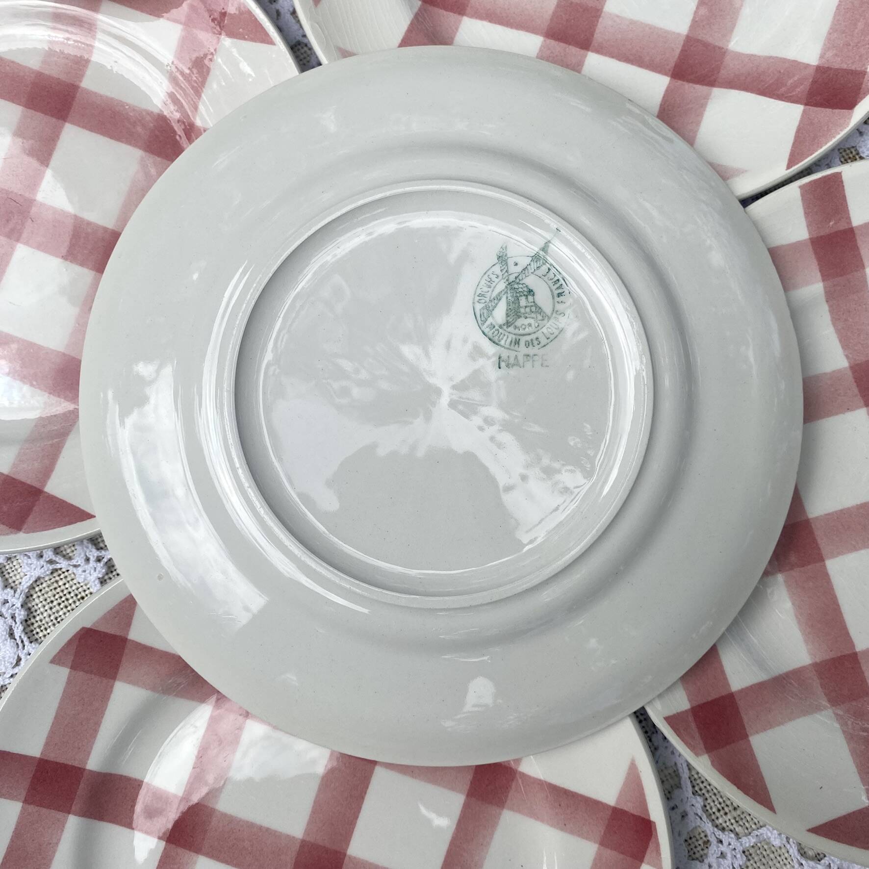 Moulin des Loups plates, "Torchon" checkered pink pattern, 1950s-60s.