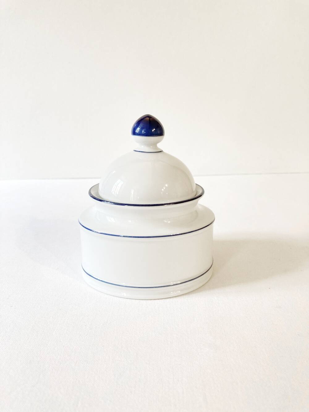 Seltmann Weiden porcelain coffee pot and sugar bowl, W Germany, 1980s