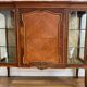 Vitrine Napoléon III marquetée, marbre et bronzes – XIXᵉ siècle