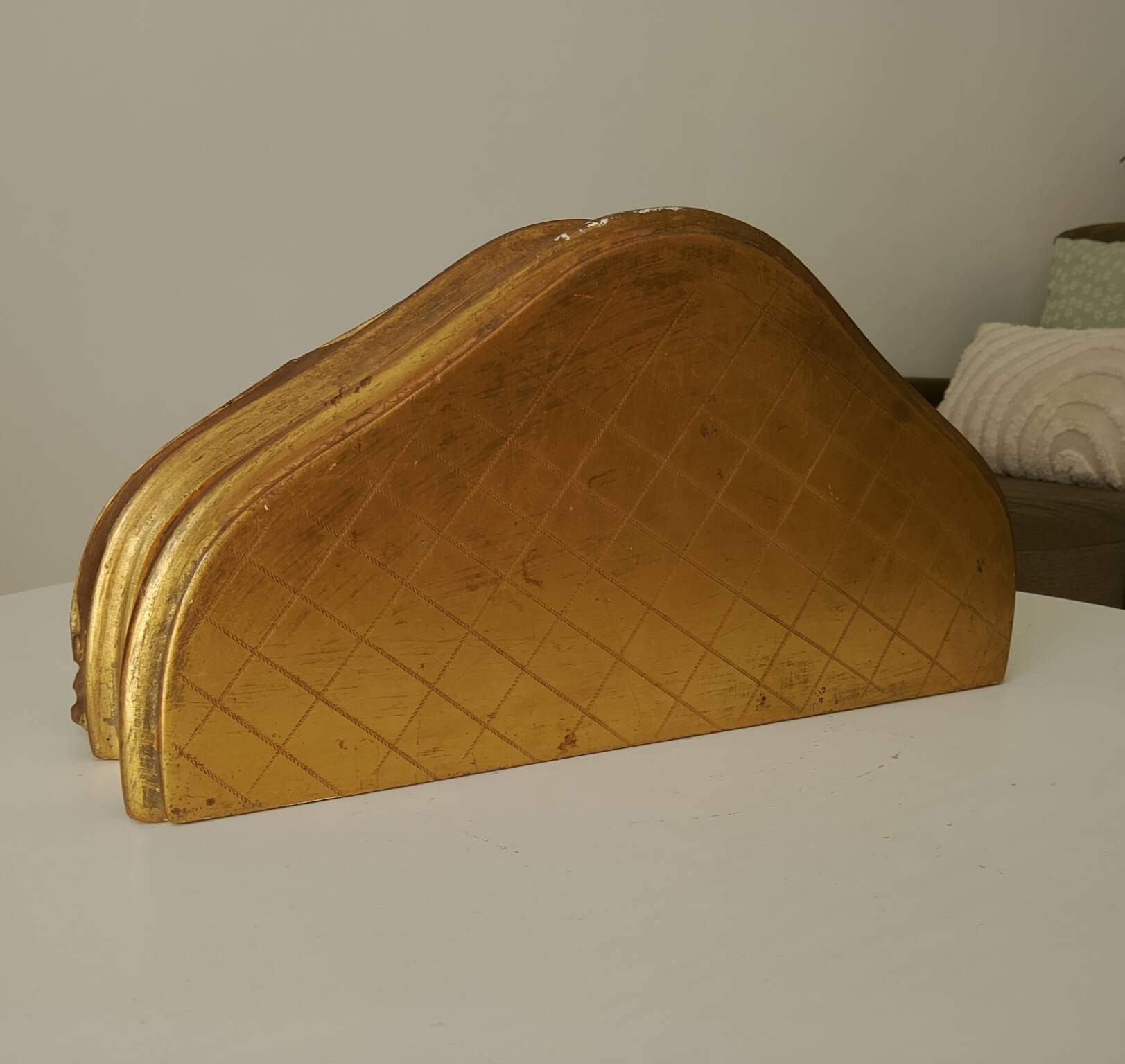 Vintage Italian wall console in Florentine/Louis XV style.