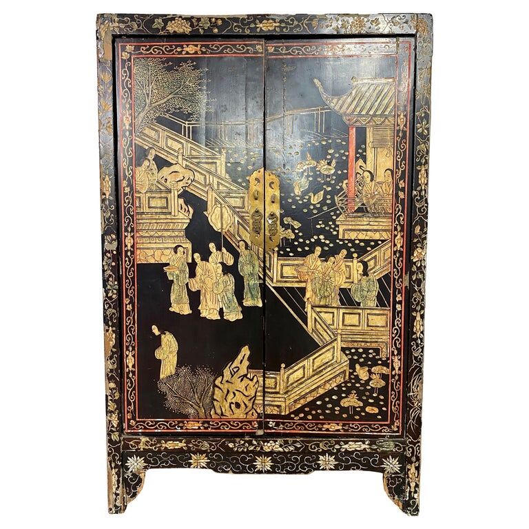 Black lacquered Chinese cabinet 19th century