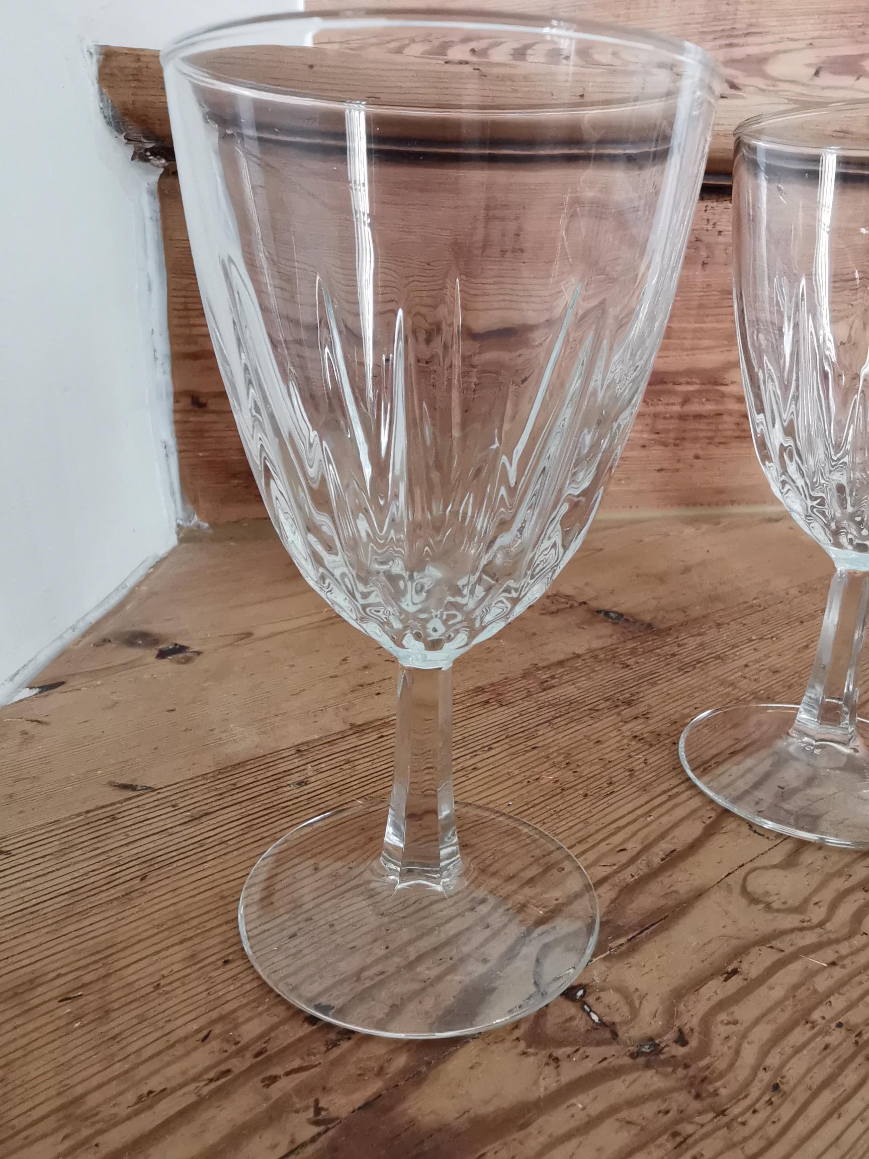 Service of 6 glasses of chiseled water