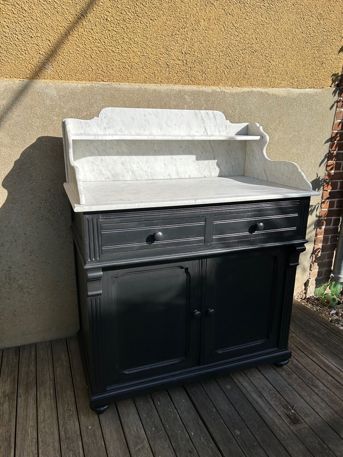 Bathroom furniture from around 1900