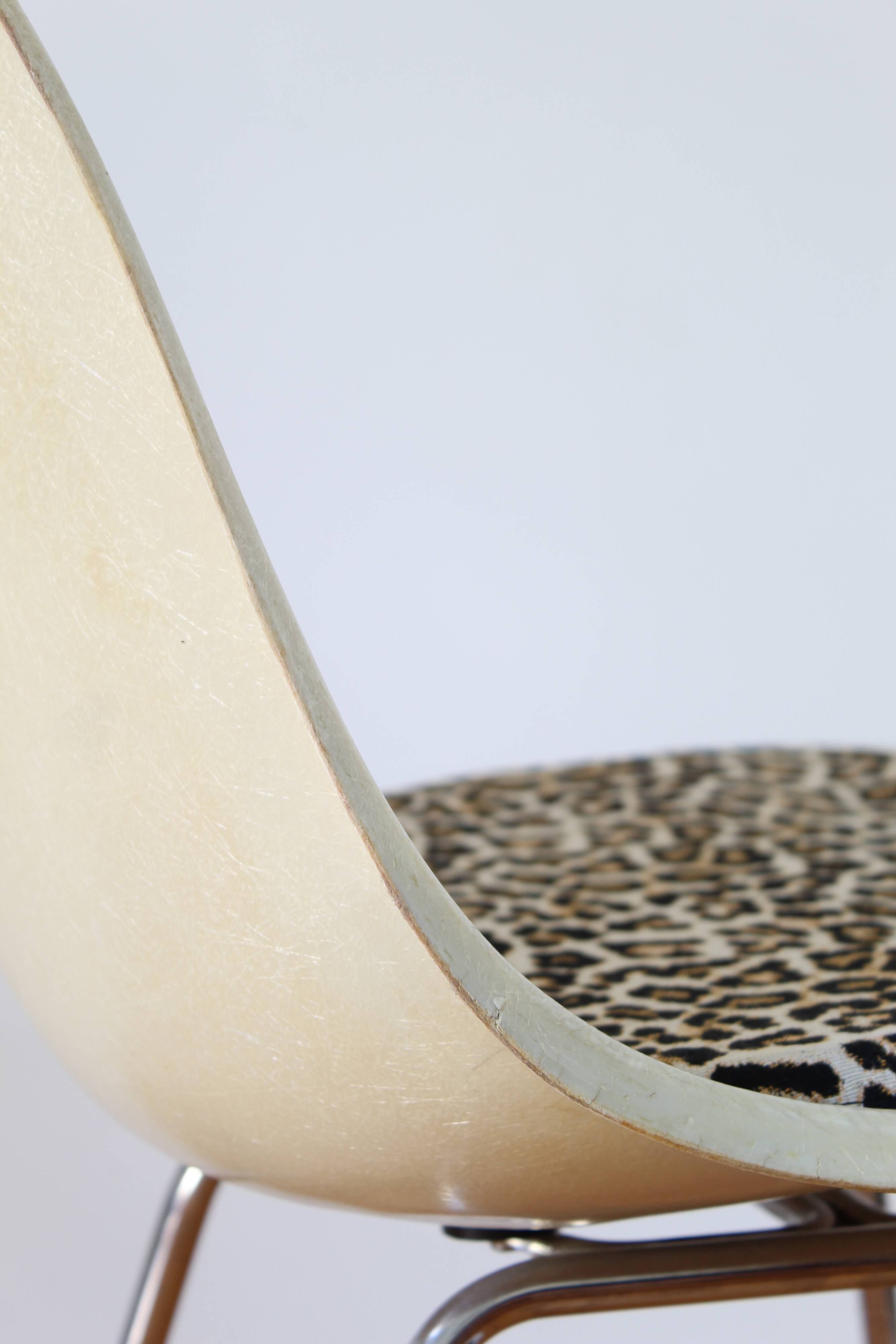 DSX fiberglass chair by Charles & Ray Eames for Herman Miller