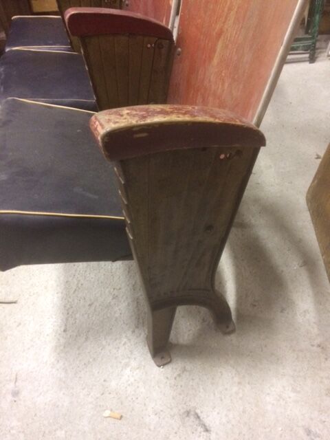 Suite de 3 anciens fauteuil de cinema