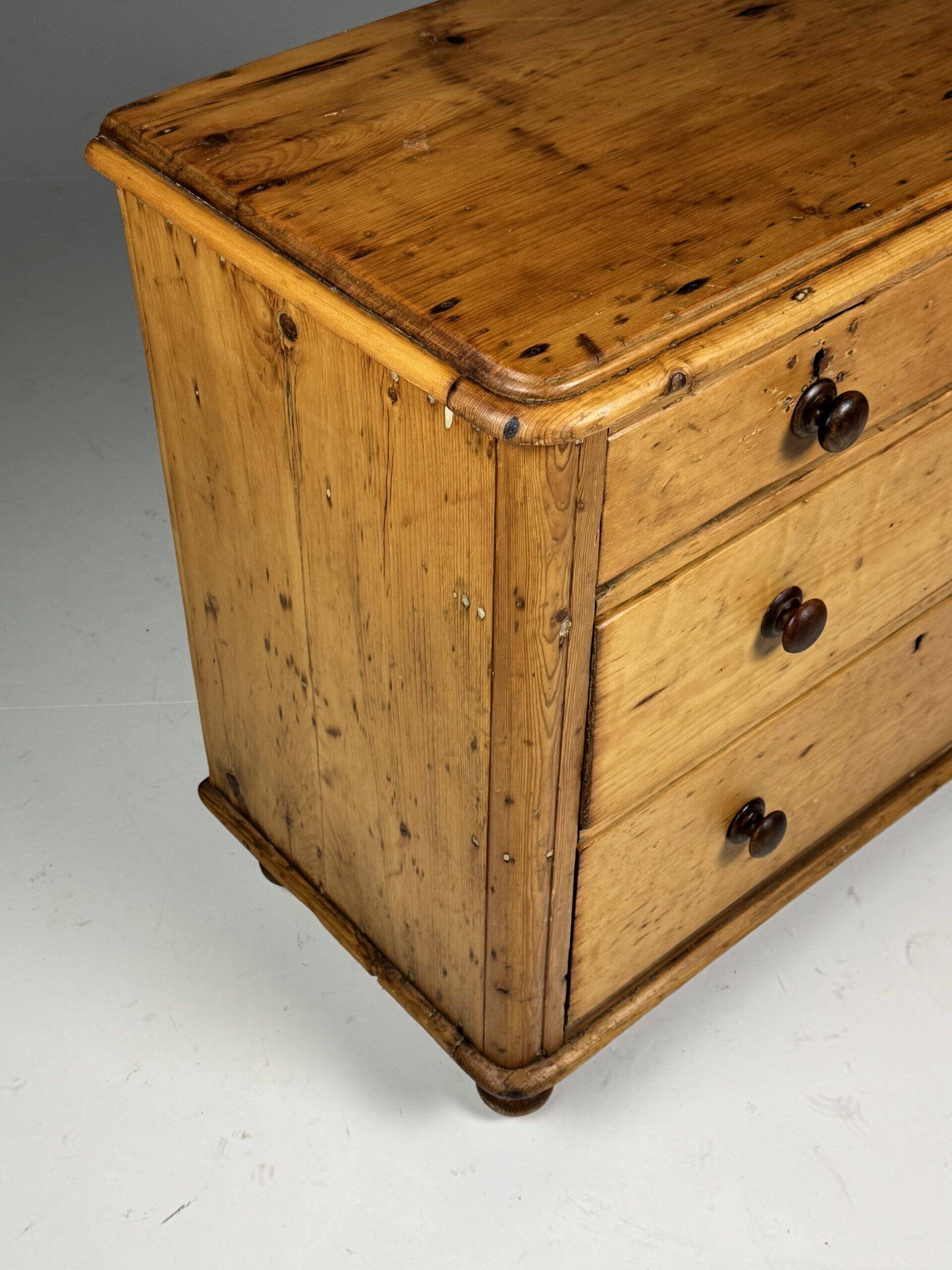 Pine commode English