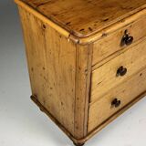 Pine commode English