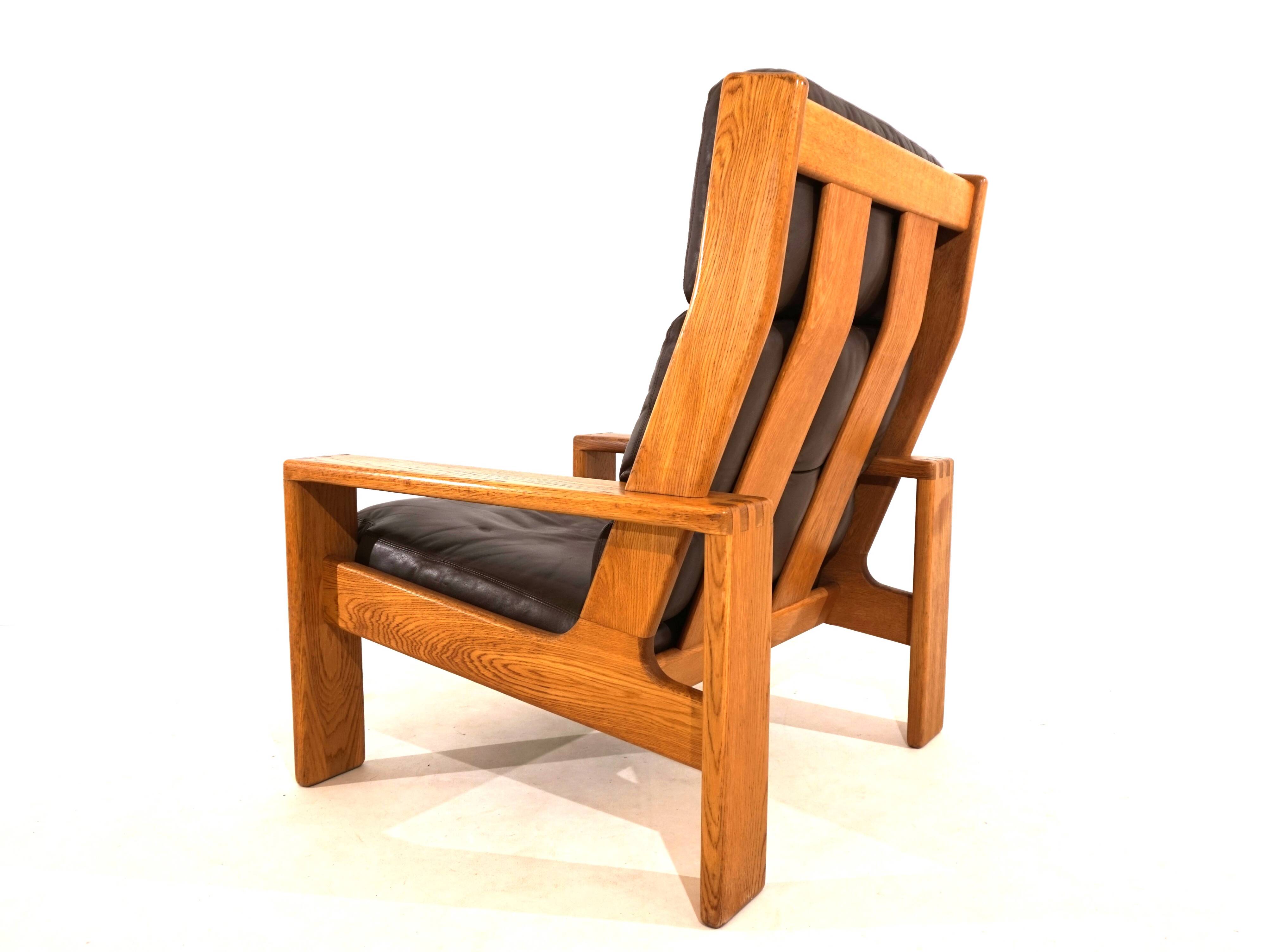 Fauteuil en cuir marron à dossier haut Asko Bonanza par Esko Pajamies