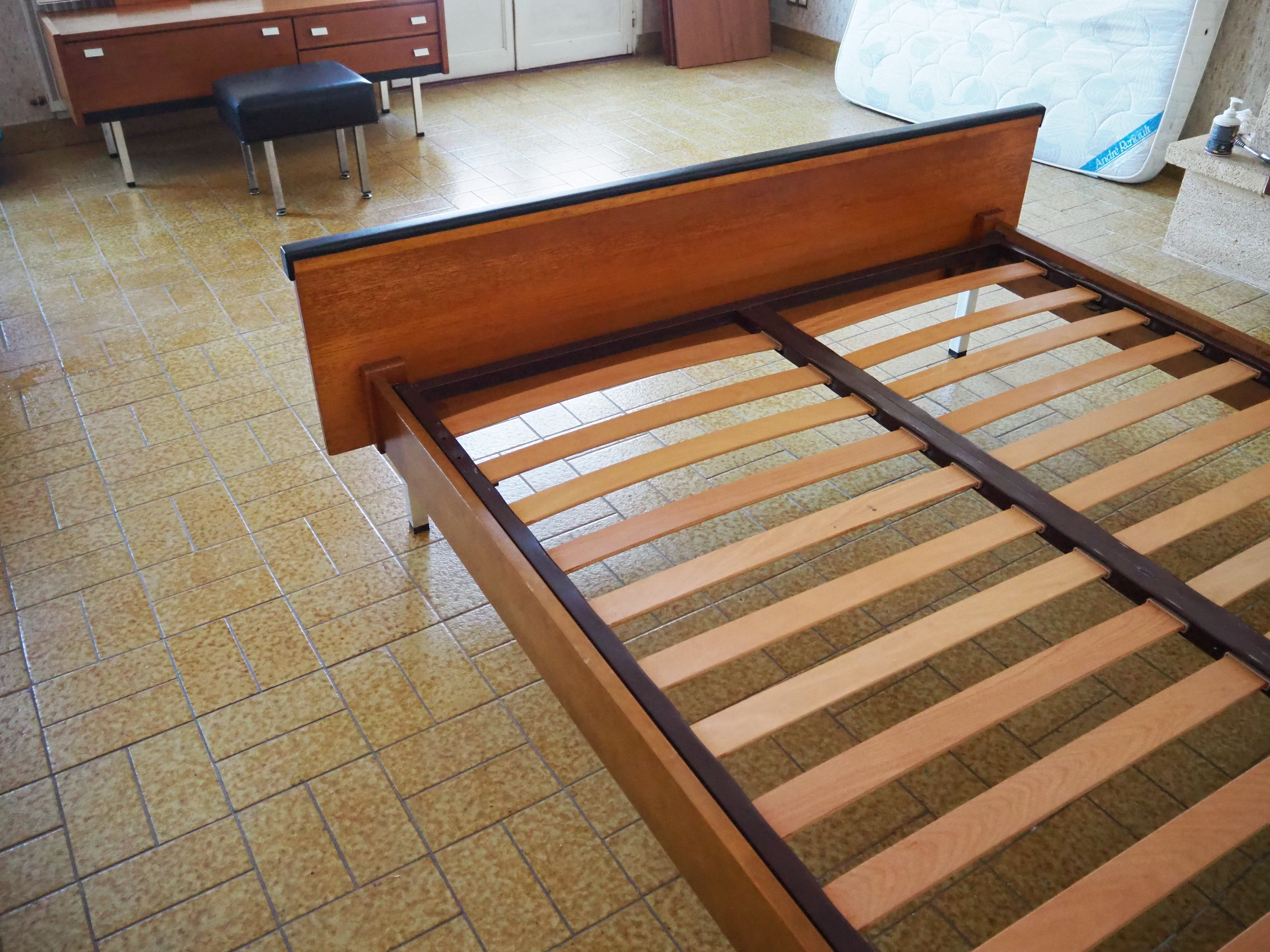 Scandinavian style bed in 140 with two integrated nightstands and two night lights