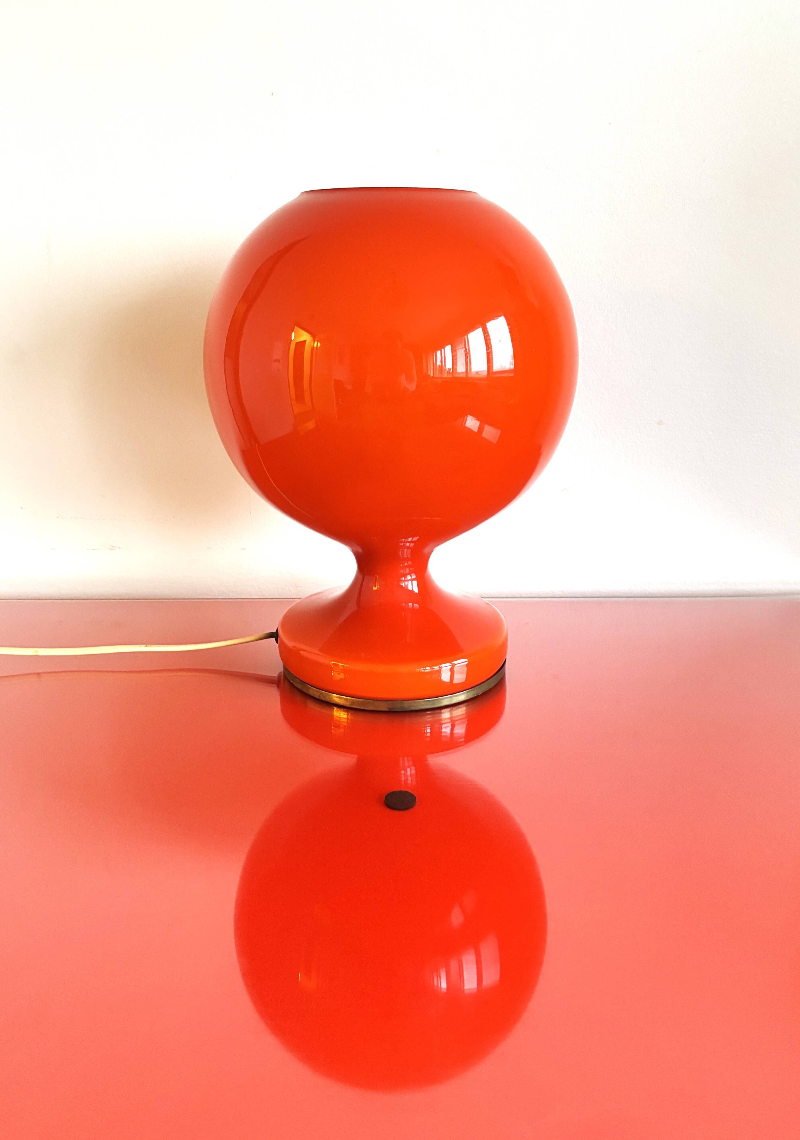 Lampe de table en verre du milieu du siècle par Štěpán Tabery pour Osvětlovací Sklo, années 1960.