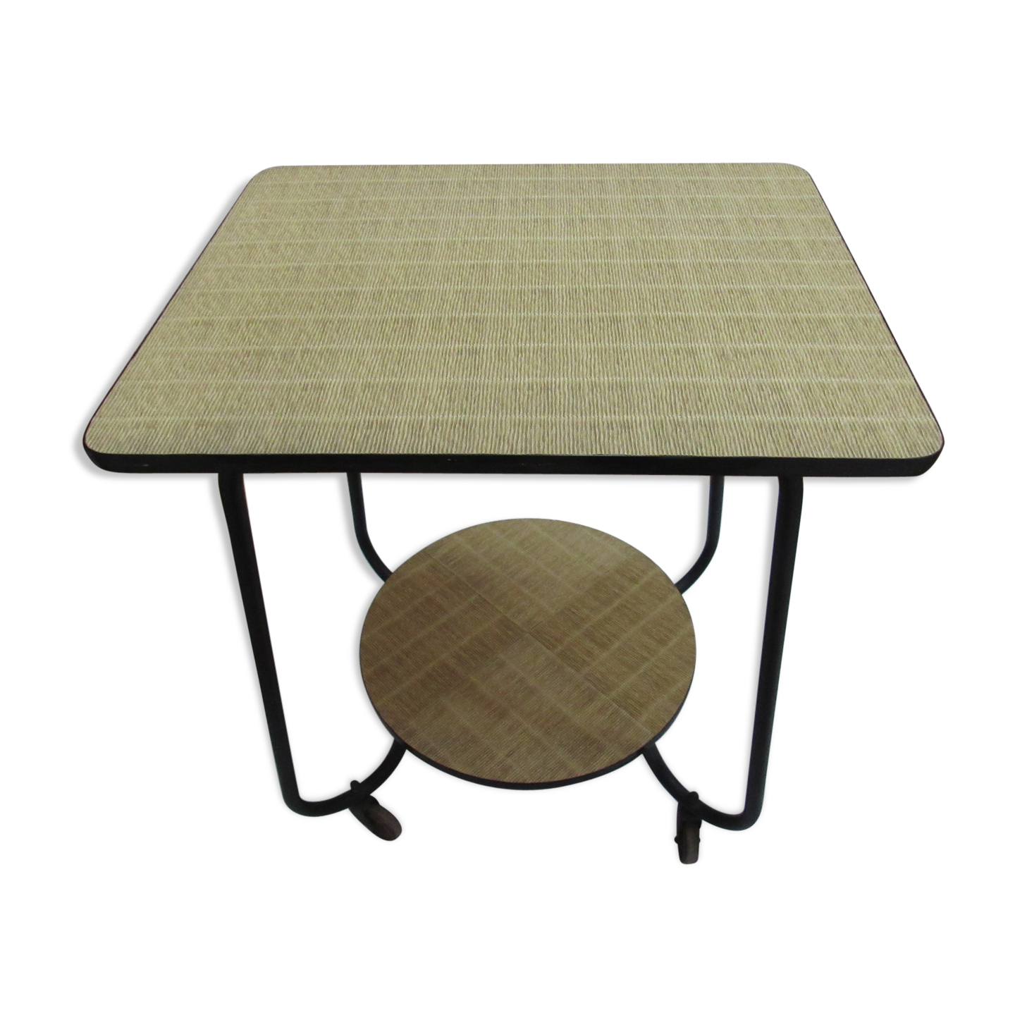 Serving table