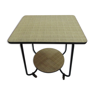 Serving table