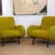 Paire de fauteuils bas style années 60–70