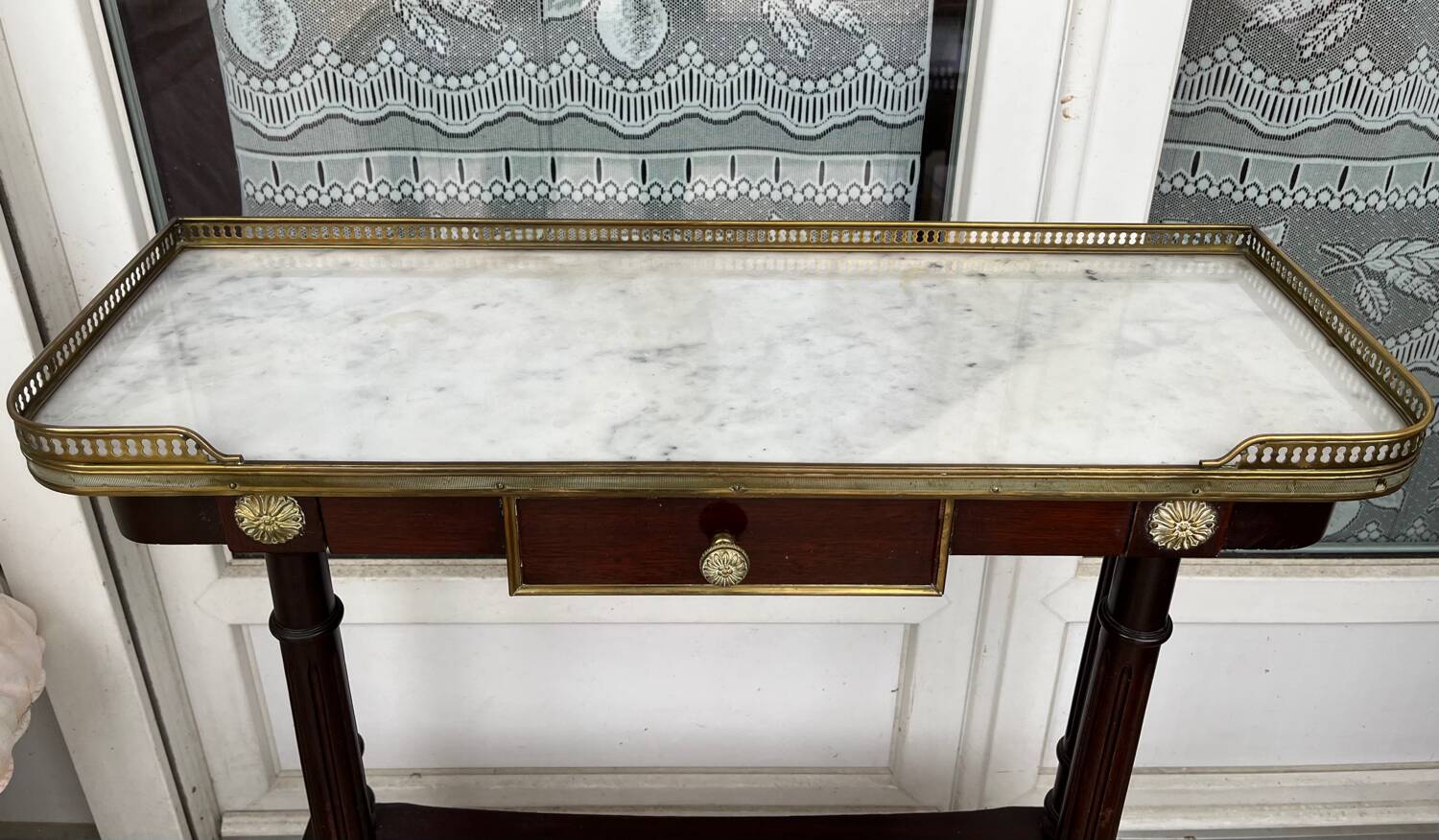 Console de style Louis XVI dessus marbre