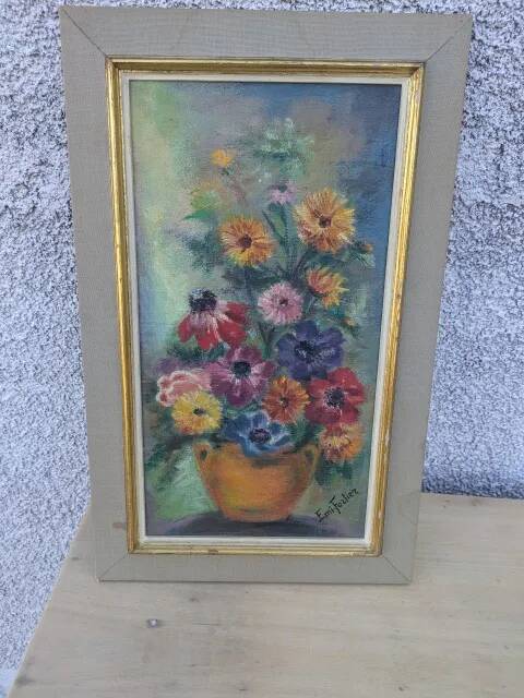 Ancient table, bouquet