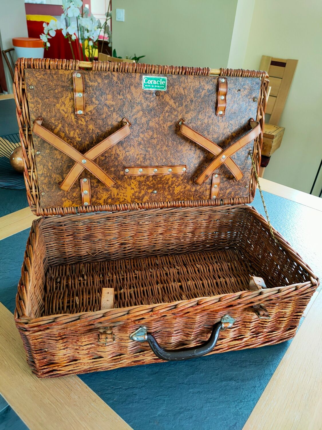 Coracle vintage wicker picnic basket