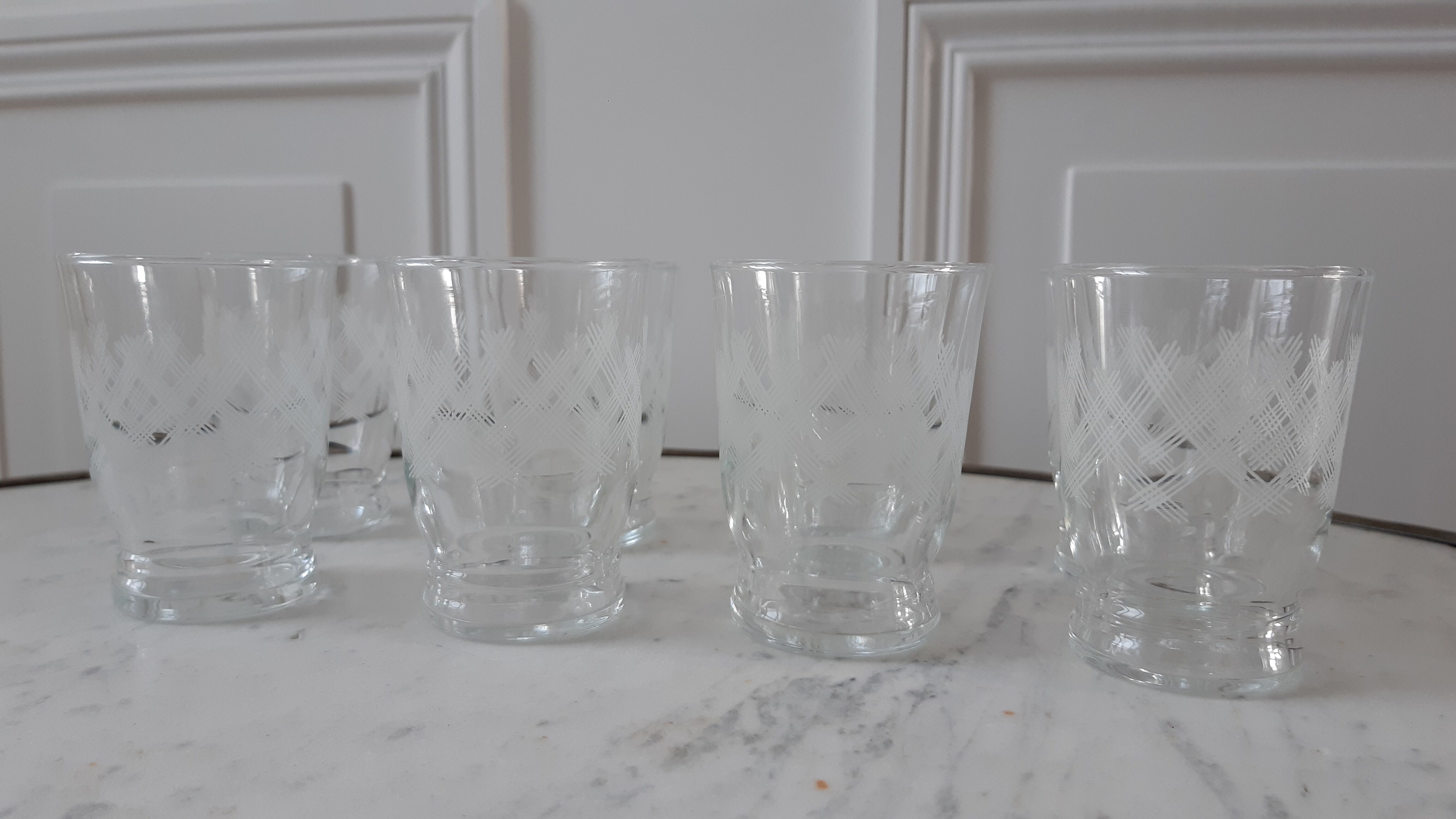 Set of 8 glasses engraved years 50-60
