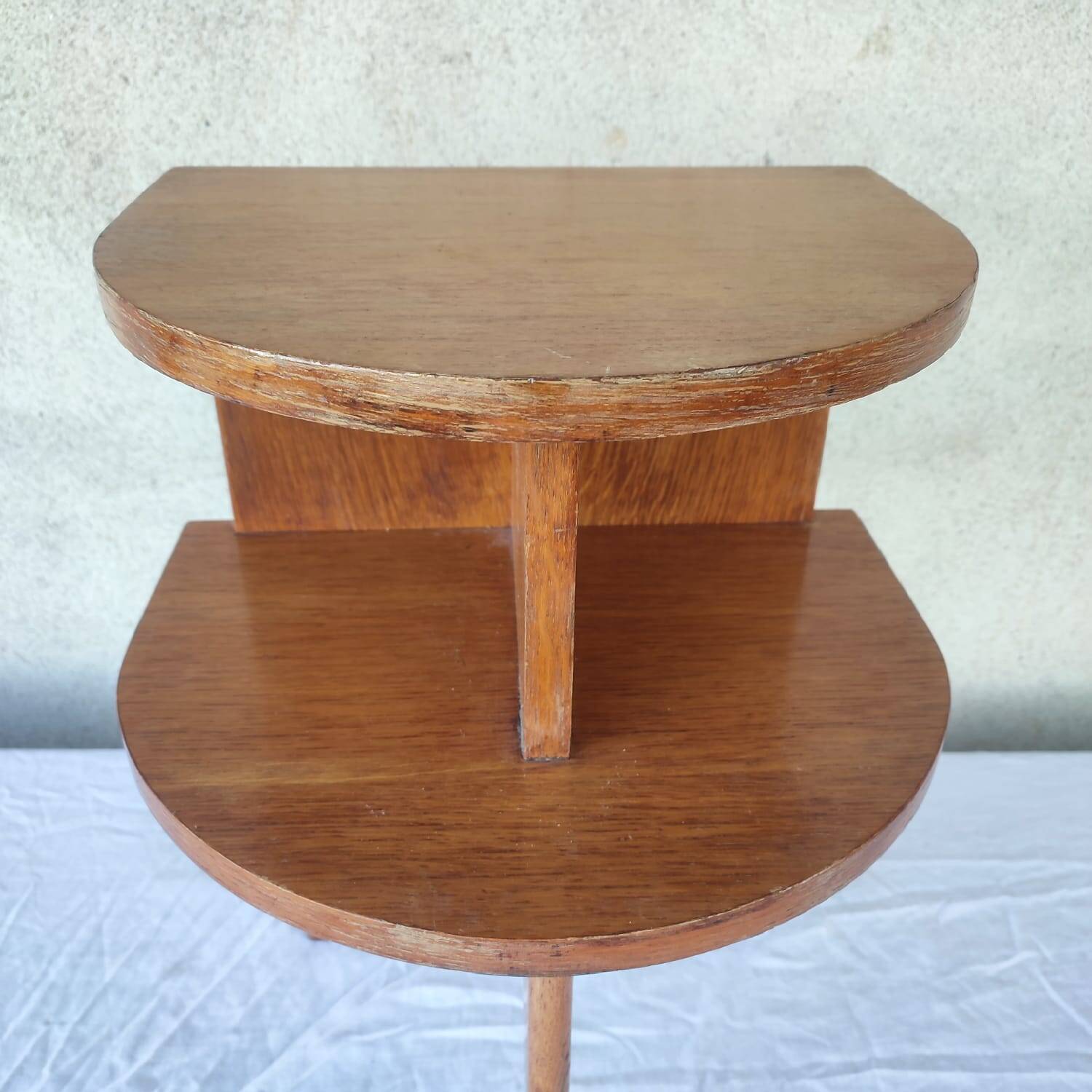 Paire de tables de chevet tripode 1950