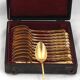 Christofle Chrysanthème doré, 12 cuillères à moka, café, 12,3 cm, monogramme BP.