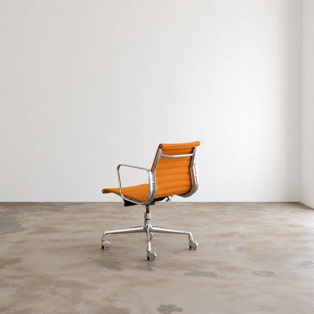 EA118 office chair by Charles & Ray Eames for Herman Miller