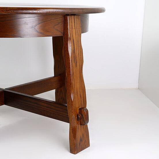 Table de salle à manger ronde à rallonge en chêne massif Brutalist 1950s Mid-20th Century