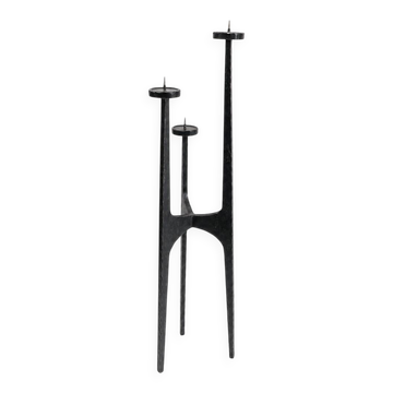 Large brutalist tripod chandelier in hammered wrought iron – Europe, circa 196