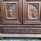 Breton cabinet with carved characters of the early 20th century with 2 doors and 1 oak drawer.
