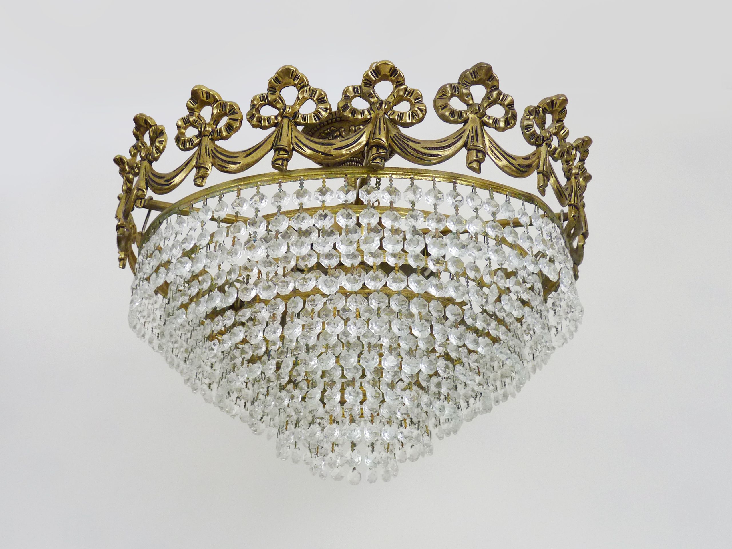 Old chandelier, bronze crown ceiling lamp, 8 floors, 4 lights, glass grapevines, year 70/80