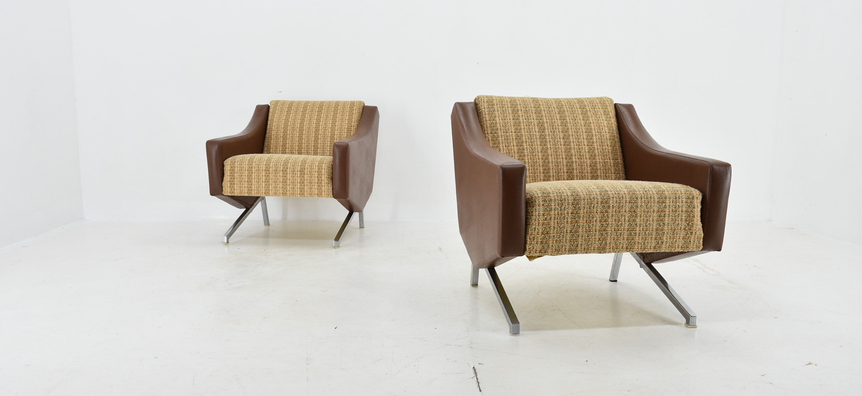 1960s pair of italian armchairs