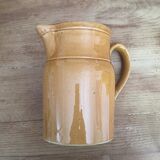 Camel pitcher