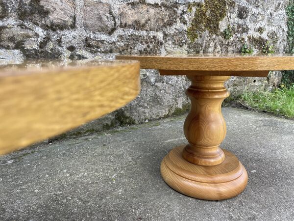 Paire de tables basses rondes, placage loupe 1980