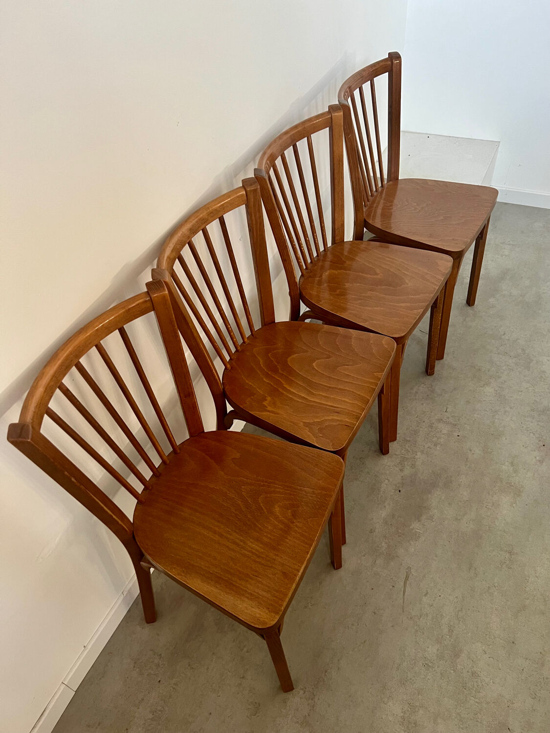 Lot de 4 anciennes chaises de bistrot baumann vintage en bois