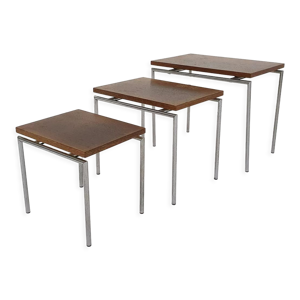 Tables gigognes du milieu du siècle,