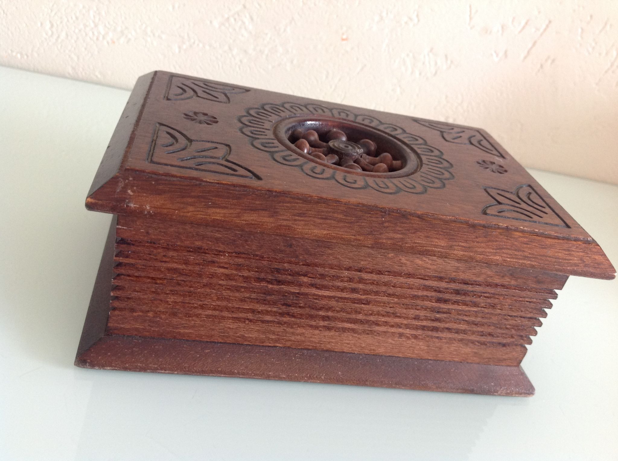Old patented open-wood cigarette box 30-40 years