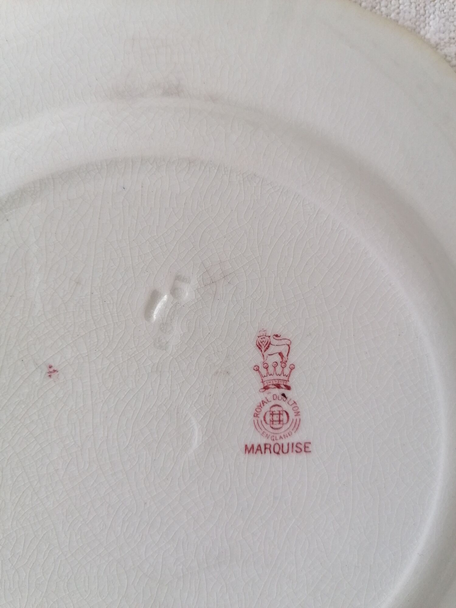 Lot of 7 flat plates in English earthenware ROYAL DOULTON model "Marquise"
