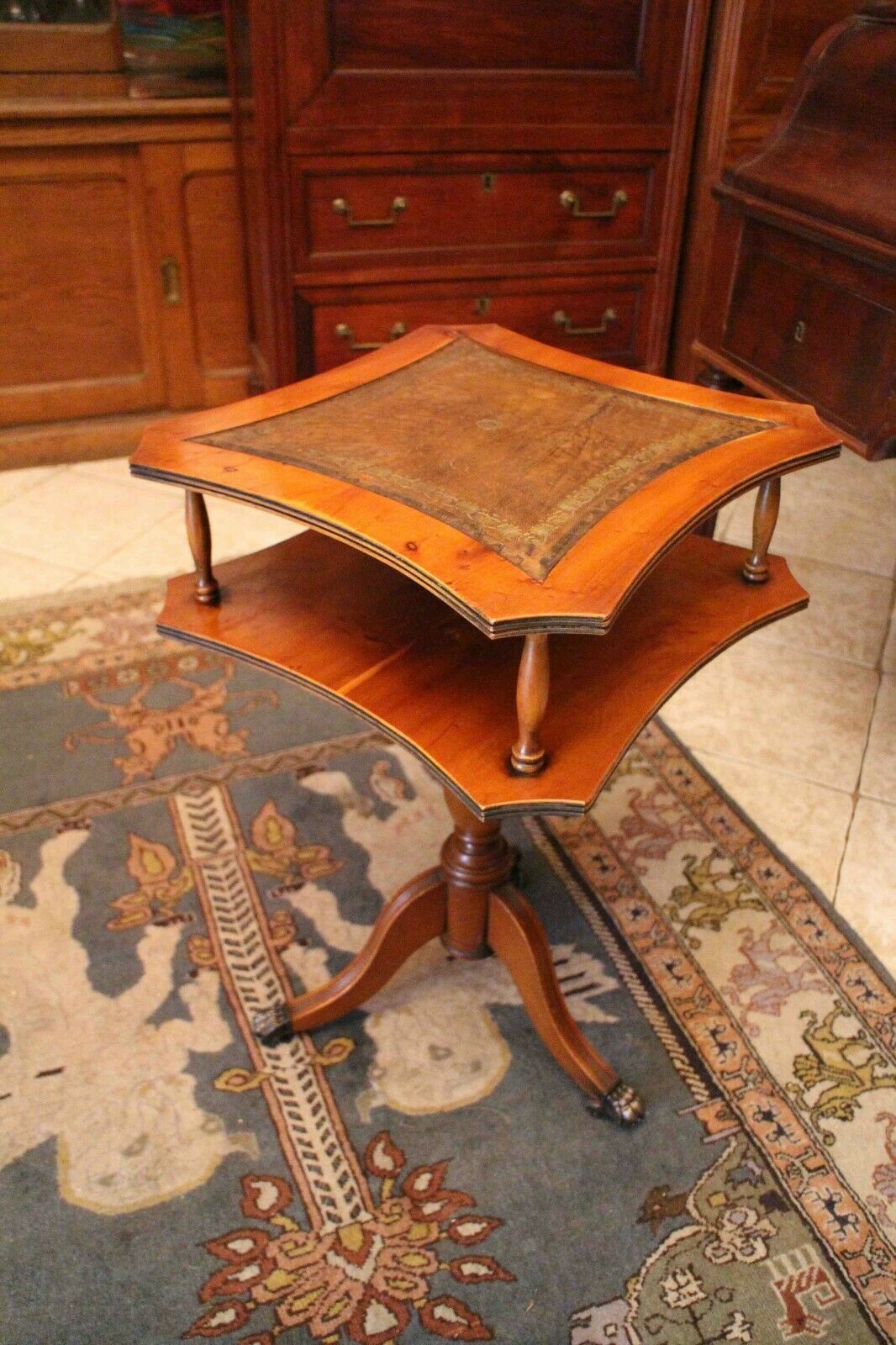 Pedestal table on two levels end of sofa base English style claws