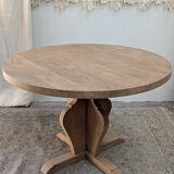 Round table in raw oak