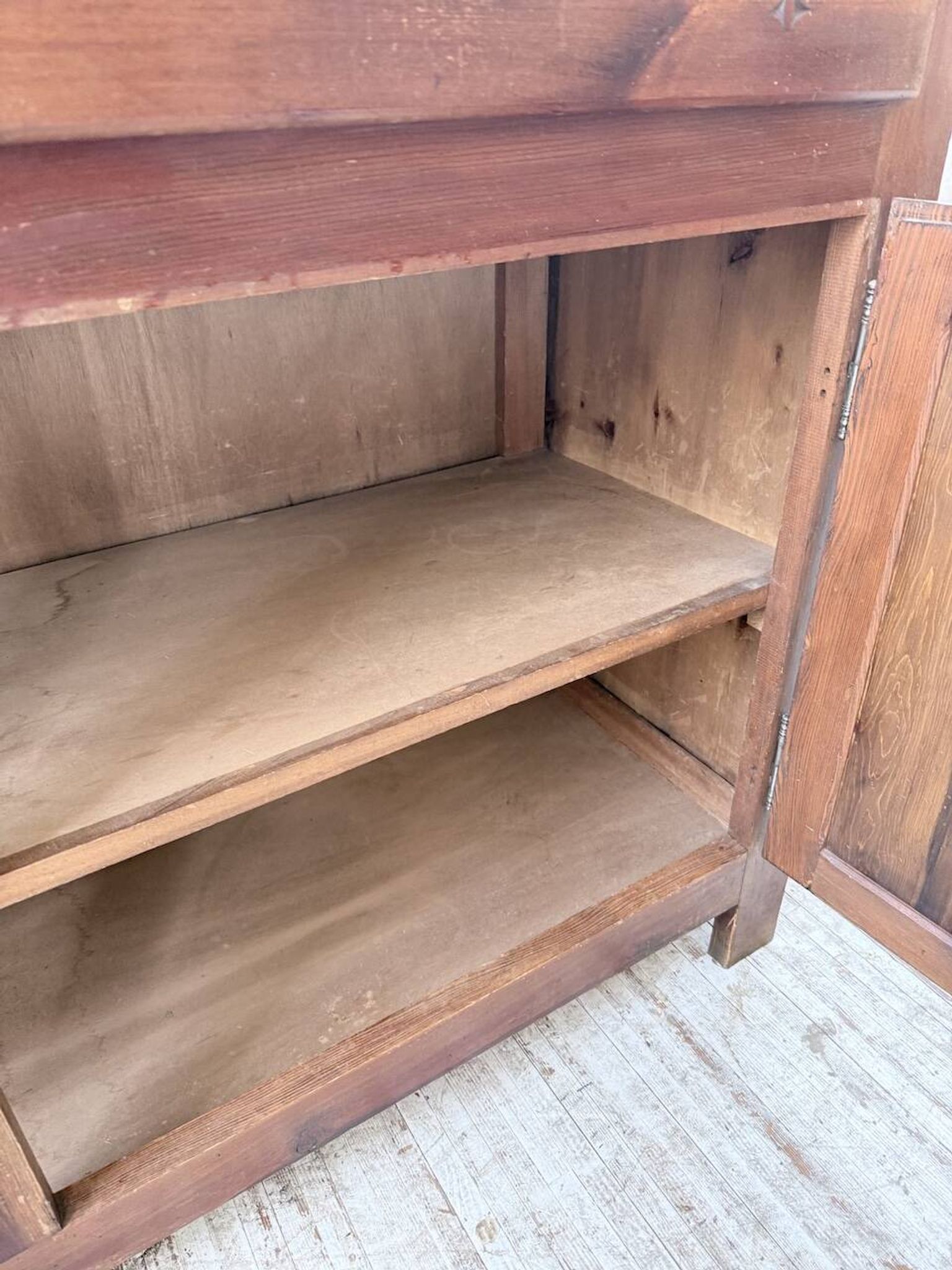 Meuble de rangement confiturier art populaire savoyard 1950