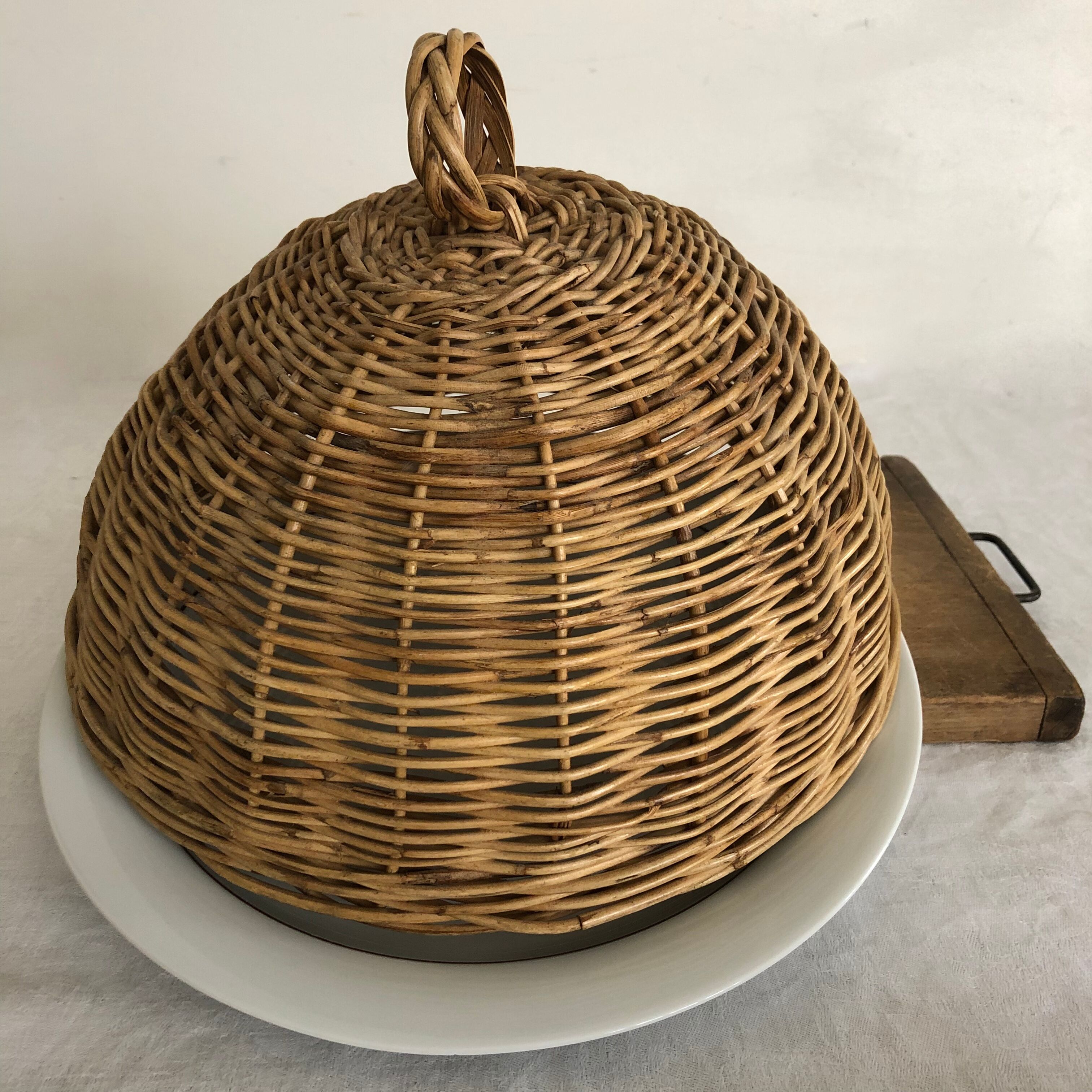 Cloche en osier tressé, campagne chic, cuisine