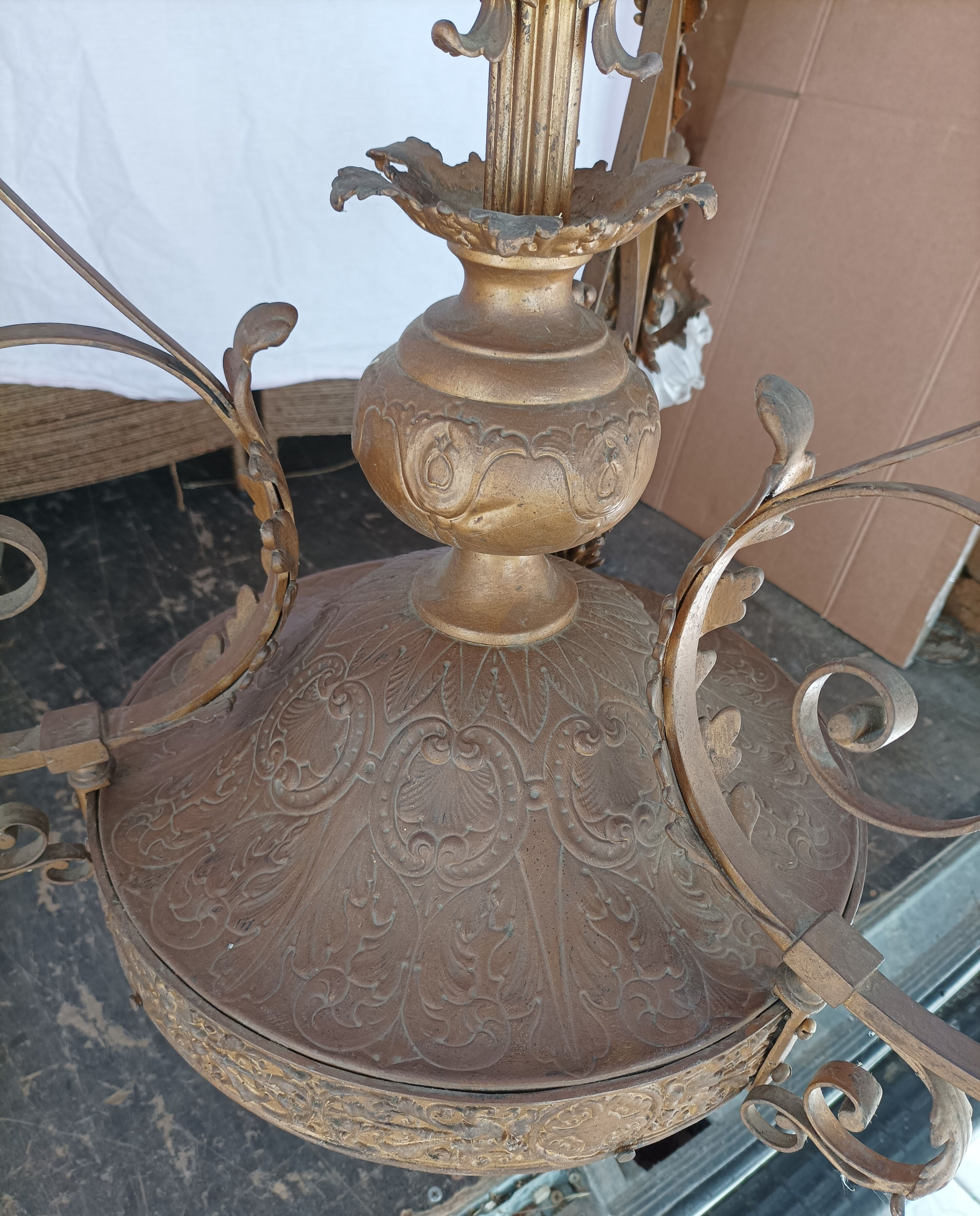 Suspension in brass and bronze Renaissance style