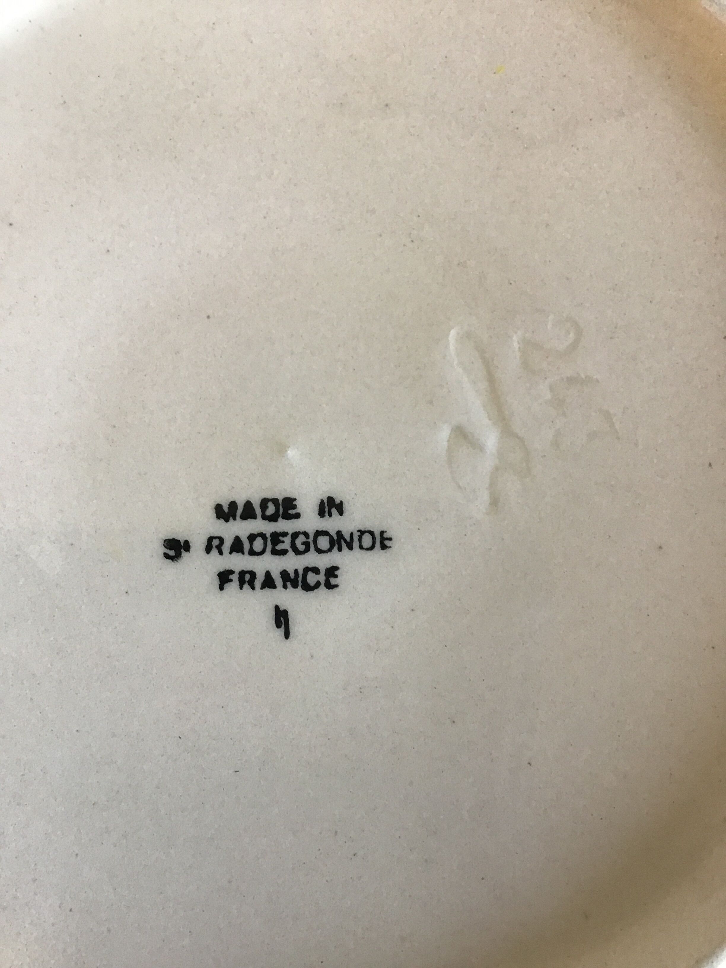 6 fish-decorated plates