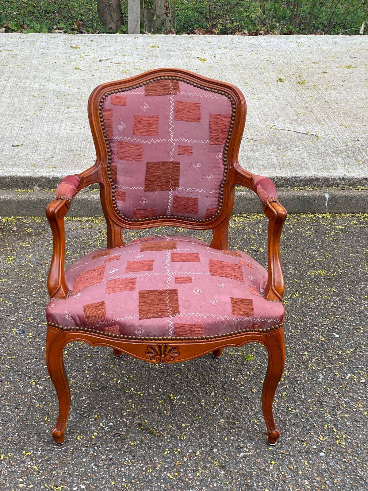 Bergère cabriolet armchair Louis XV in embroidered burgundy silk fabric.