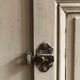 Armoire parisienne ancienne patinée
