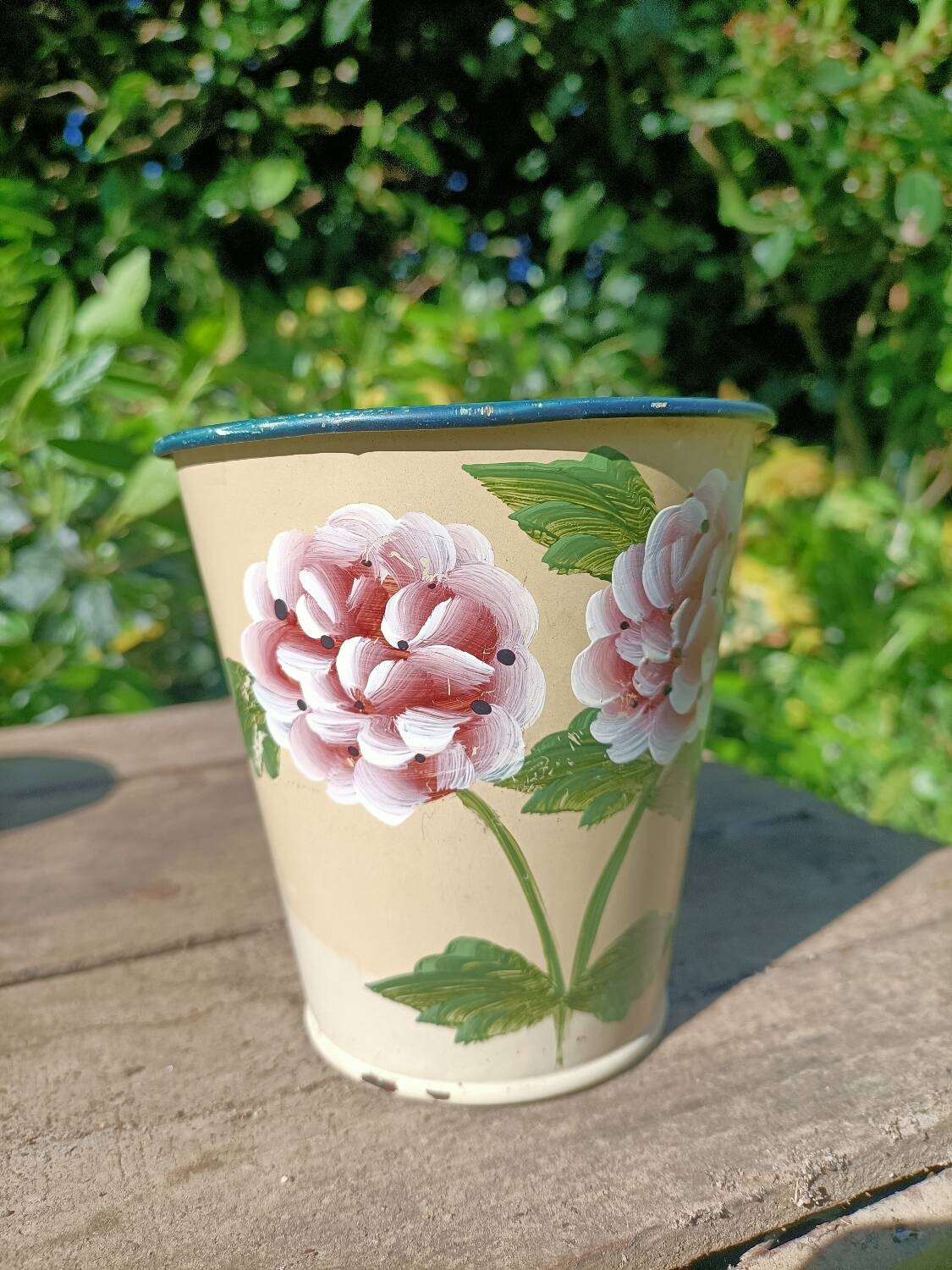 Pots de fleurs métalliques peint main
