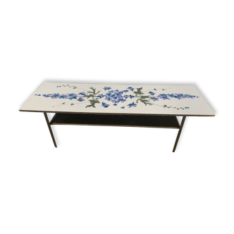 Table basse à motif florale