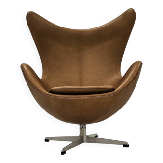 Arne Jacobsen Egg chair by Fritz Hansen